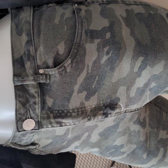 11 Cali High Waisted Jean Army Print - Picture 4 of 10